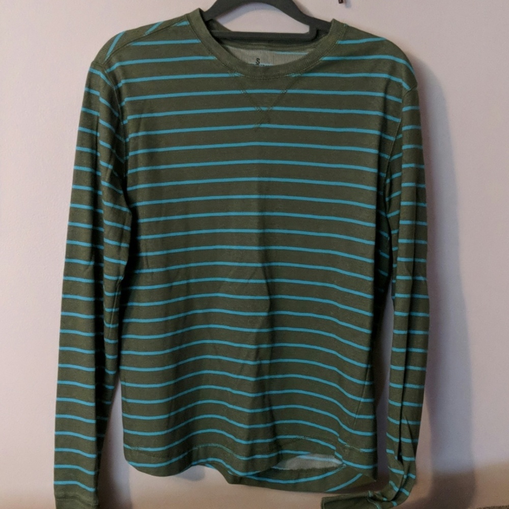 Long sleeve tee shirt